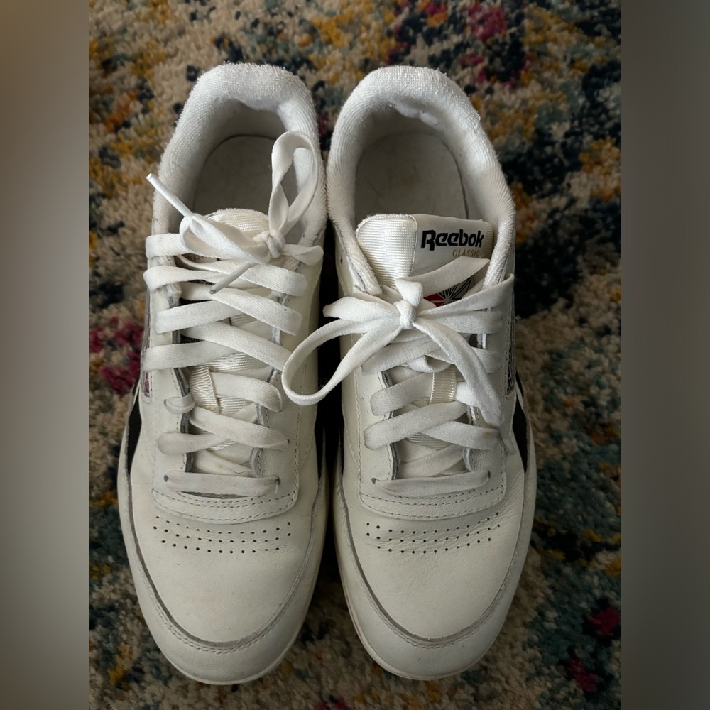 7.5 Reebok Sneakers - Picture 2 of 3